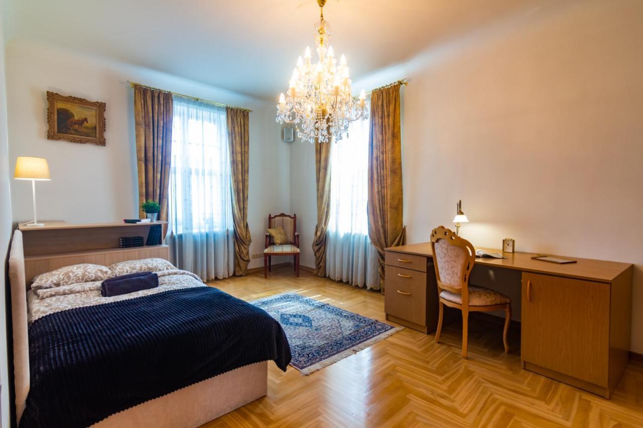 Classic Style Apartment In The Center Of Рига Екстер'єр фото
