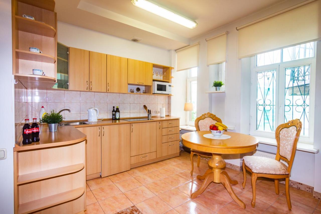 Classic Style Apartment In The Center Of Рига Екстер'єр фото
