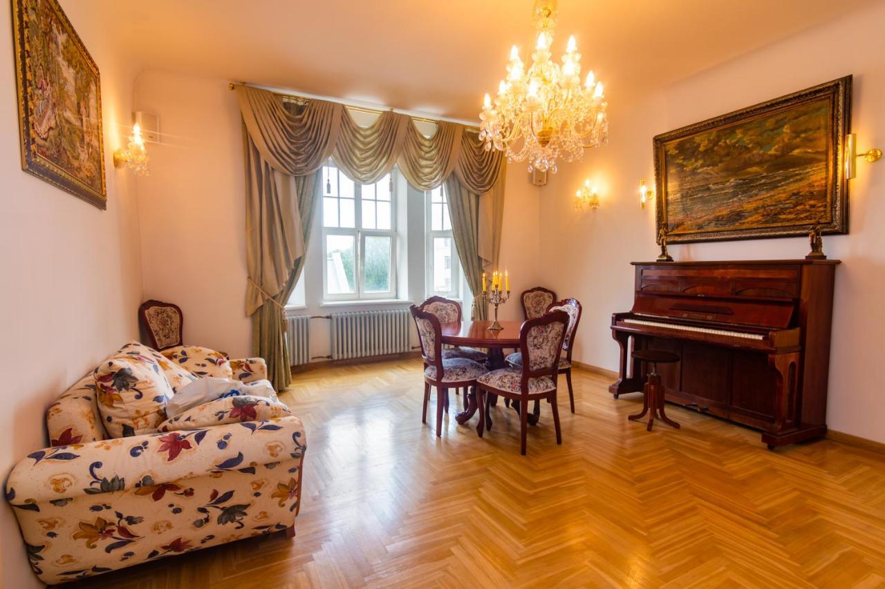 Classic Style Apartment In The Center Of Рига Екстер'єр фото