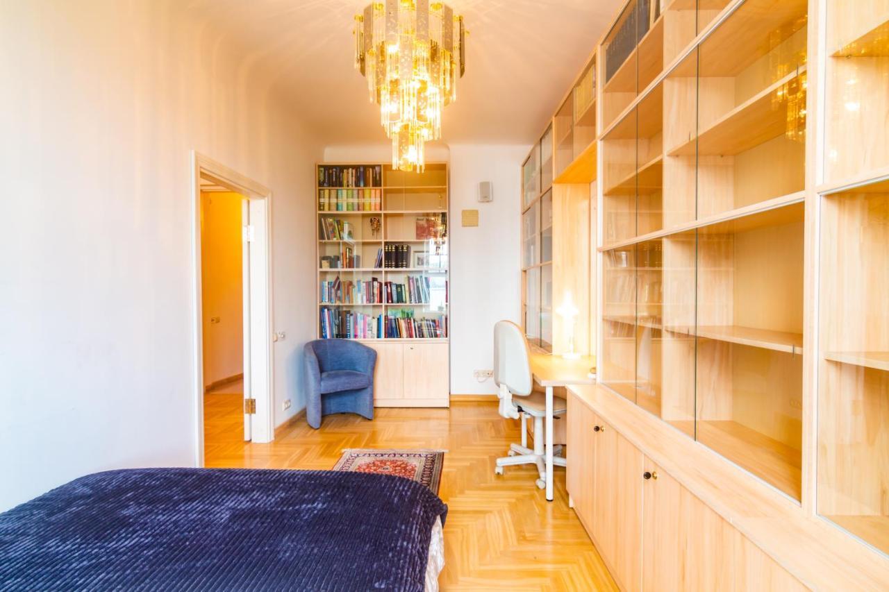 Classic Style Apartment In The Center Of Рига Екстер'єр фото