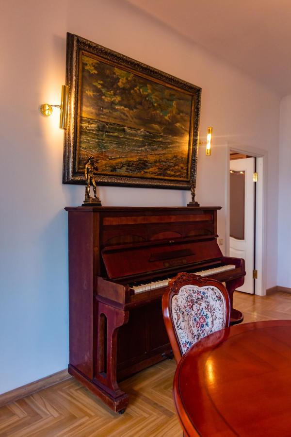 Classic Style Apartment In The Center Of Рига Екстер'єр фото