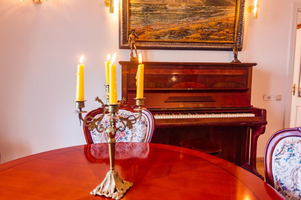 Classic Style Apartment In The Center Of Рига Екстер'єр фото