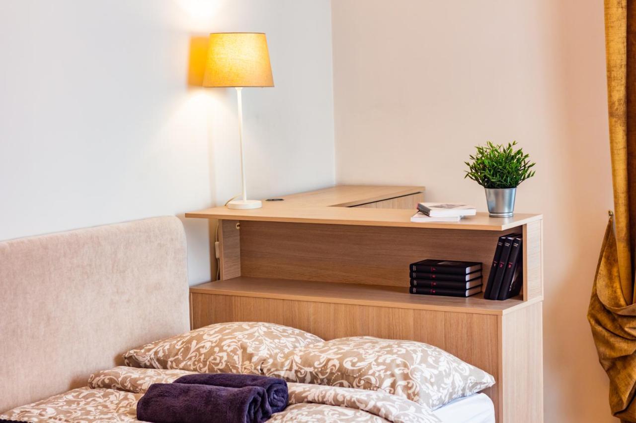 Classic Style Apartment In The Center Of Рига Екстер'єр фото