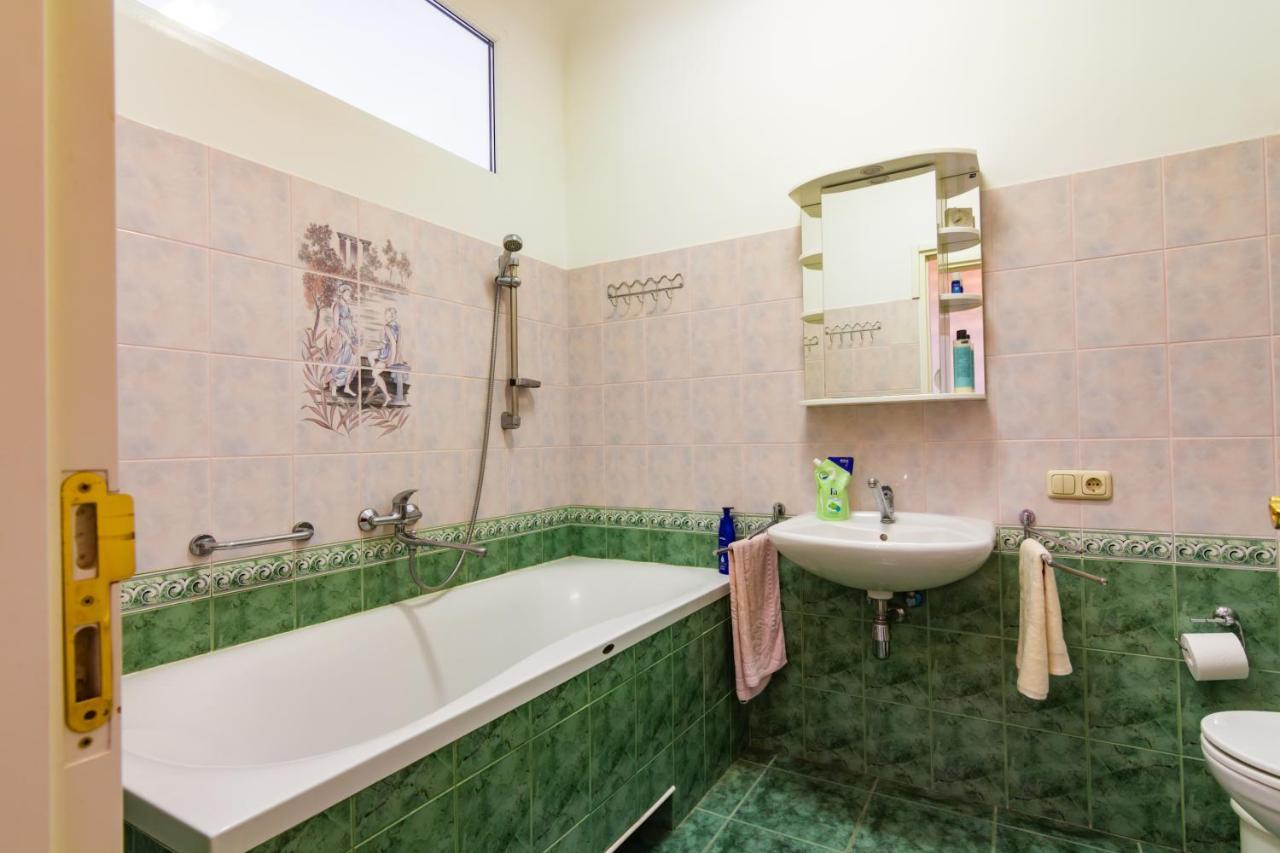 Classic Style Apartment In The Center Of Рига Екстер'єр фото