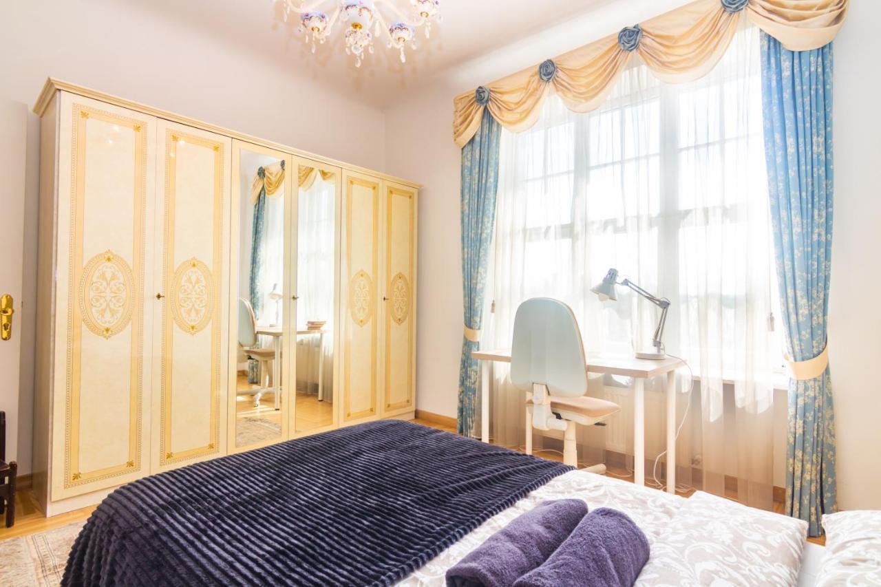 Classic Style Apartment In The Center Of Рига Екстер'єр фото