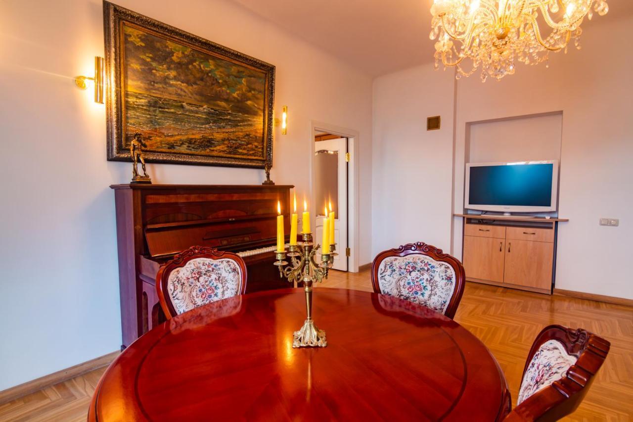 Classic Style Apartment In The Center Of Рига Екстер'єр фото